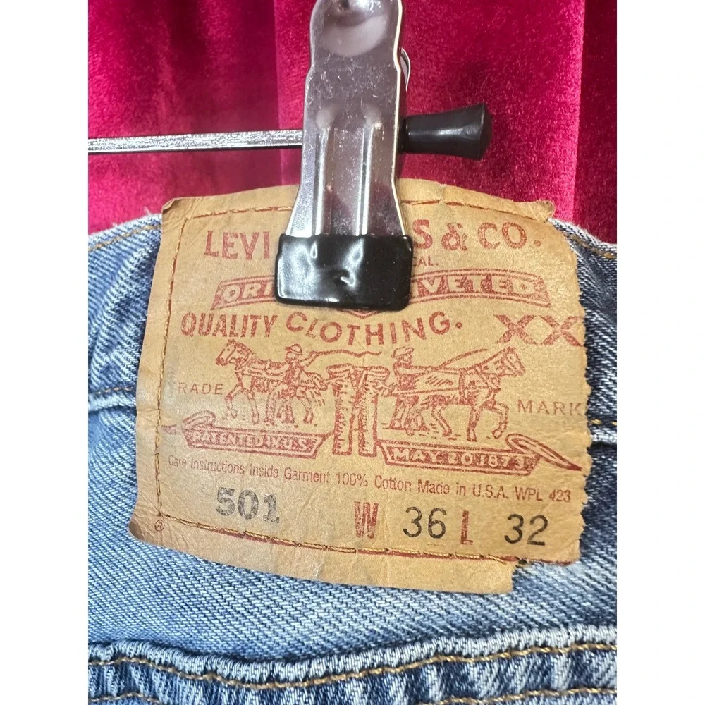 Levis red 501 back
